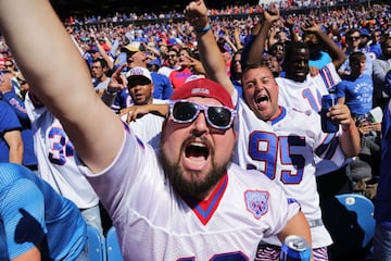 El aclamado director Kevin Smith también fue a ver la sorprendente victoria de los Bills frente a los Cardinals. Salió tan emocionado que declaró que va a continuar su famosa Trilogía de Nueva Jersey (formada por las pelis Clerks, Mallrats y Persiguiendo a Amy, muy recomendables, sobre todo las dos primeras) con una nueva "Trilogía de Buffalo".