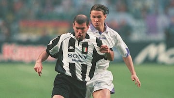 Zidane ante Fernando Redondo en la final de Amsterdam.