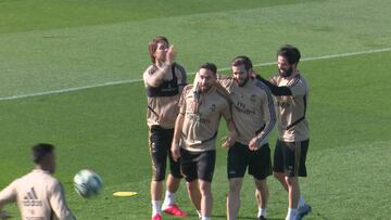 Ramos se burla de Carvajal tras el caño del portero de la Juvenil