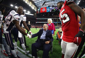 El ex presidente de EE.UU y su mujer durante la Super Bowl de 2017 entre Atlanta Falcons y New ENgland Patriots.