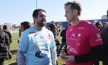 Rubén de la Red y Óscar Martínez antes del Partido Benéfico "Artistas vs Famosos".