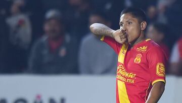 Raúl Ruidíaz encamina el primer triunfo de Monarcas en Liga MX