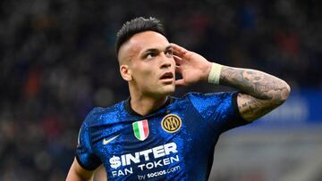 MILAN, ITALY - APRIL 19:  Lautaro Martinez of FC Internazionale Milano celebrates a second goal during the Coppa Italia Semi Final 2nd Leg match between FC Internazionale v AC Milan at Giuseppe Meazza Stadium on April 19, 2022 in Milan, Italy. (Photo by Stefano Guidi/Getty Images)