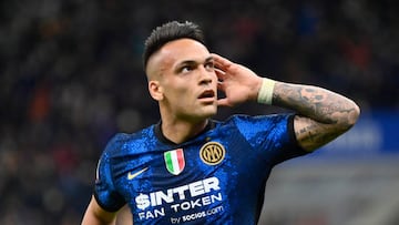 MILAN, ITALY - APRIL 19:  Lautaro Martinez of FC Internazionale Milano celebrates a second goal during the Coppa Italia Semi Final 2nd Leg match between FC Internazionale v AC Milan at Giuseppe Meazza Stadium on April 19, 2022 in Milan, Italy. (Photo by Stefano Guidi/Getty Images)