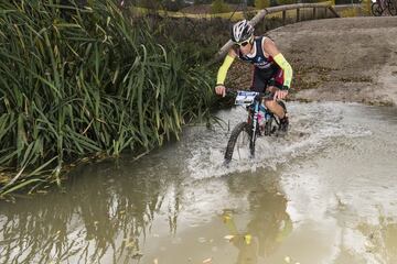 La esperada convocatoria de Du Cross Series en la capital cumpli¨® las expectativas, consiguiendo divertir y hacer disfrutar a los cerca de 300 duatletas congregados en el Parque Forestal Felipe VI.