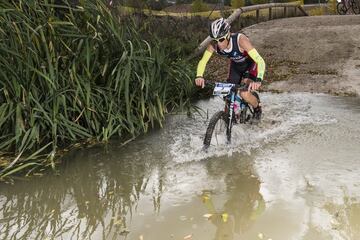 La esperada convocatoria de Du Cross Series en la capital cumplió las expectativas, consiguiendo divertir y hacer disfrutar a los cerca de 300 duatletas congregados en el Parque Forestal Felipe VI. 