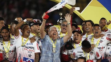 Julio Comesaña celebra su cuarto título con el Junior