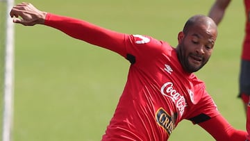 El central de 34 años llevará el brazalete en el Mundial de Rusia ante la ausencia de Paolo Guerrero. En Junior no suma demasiados minutos, pero es un líder.