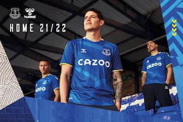 Everton presentó su nueva indumentaria local para la temporada 2021/22 con James Rodríguez como imagen.