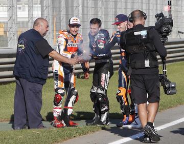 La tradición en este circuito es que los pilotos campeones enciendan largas tracas de pólvora al finalizar las carreras. ¡Todo un espéctaculo!