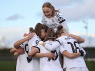 MADRID, 08/02/2026.- La jugadora del Real Madrid Signe Bruun celebra su gol ante el Girona durante el partido de Liga femenina que Real Madrid Espanyol disputan este domingo en el estadio Di Stéfano de MAdrid. EFE/ Victor Lerena