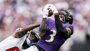 BALTIMORE, MARYLAND - SEPTEMBER 10: Odell Beckham Jr. #3 of the Baltimore Ravens makes a catch against Shaquill Griffin #0 of the Houston Texans at M&T Bank Stadium on September 10, 2023 in Baltimore, Maryland.   Patrick Smith/Getty Images/AFP (Photo by Patrick Smith / GETTY IMAGES NORTH AMERICA / Getty Images via AFP)