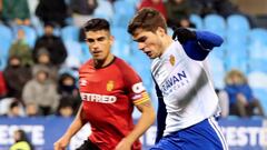 El centrocampista espa&ntilde;ol del Real Zaragoza Alberto Soro anota el tercer del equipo durante el partido ante el RCD Mallorca.