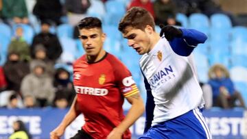 El centrocampista español del Real Zaragoza Alberto Soro anota el tercer del equipo durante el partido ante el RCD Mallorca.