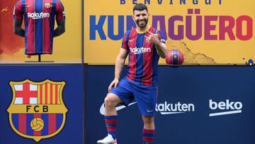 Former Manchester City&#039;s player, Argentine forward Sergio Aguero poses on the pitch of the Camp Nou stadium in Barcelona during his official presentation as new player of FC Barcelona on May 31, 2021. - Barcelona have signed Argentinian forward Sergi