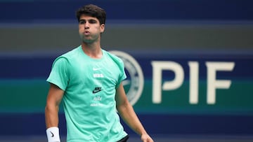 MIAMI GARDENS, FLORIDA - MARCH 17: Carlos Alcaraz of Spain practices on day 1 of the Miami Open at Hard Rock Stadium on March 17, 2026 in Miami Gardens, Florida. Rich Storry/Getty Images/AFP (Photo by Rich Storry / GETTY IMAGES NORTH AMERICA / Getty Images via AFP)