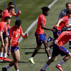 Simeone sigue meditando alinear a Griezmann, Morata y Costa en Bilbao