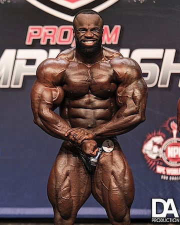 El representante de Reino Unido, el nigeriano Samson Dauda ha ganado el Mr. Olympia 2024. Nacido el 11 de marzo de 1992 en Nigeria comenzó su viaje en el culturismo en 2014, compitiendo en su primer espectáculo local en el Reino Unido.