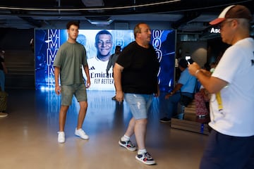 Venta de la camiseta de MBappé con el Real Madrid.