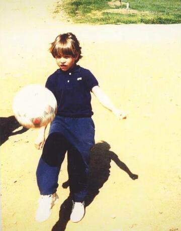 Ramos creció con un balón pegado a los pies, y desde pequeño daba muestras de su liderazgo y ese estilo de juego frontal y férreo
