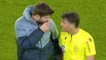 Piqué recrimina a Gil Manzano, en el Osasuna-Barça.