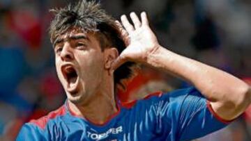 <b>EN CAMINO.</b> Román Martínez celebra un valioso gol anotado la temporada pasada con Tigre.