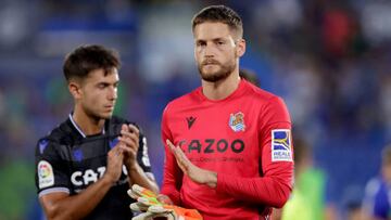GETAFTE, SPAIN - SEPTEMBER 11: Alex Remiro of Real Sociedad during the La Liga Santander match between Getafe v Real Sociedad at the Coliseum Alfonso Perez on September 11, 2022 in Getafte Spain (Photo by David S. Bustamante/Soccrates/Getty Images)