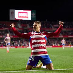Goleada del Granada en el debut liguero de Paco López