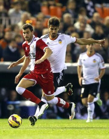 Andre Gomes y Leo Baptistao.
