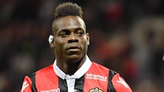 Balotelli se indigna con Dani Alves por dichos sobre Astori