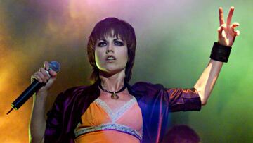 Dolores O&#039;Riordan durante un concierto de The Cranberries en el Castillo de Dubl&iacute;n el 29 de abril del 2000.REUTERS/Ferran Paredes/File Photo