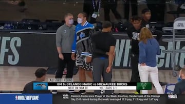 El momento en el que los Bucks comunican a los Magic su decisión y se van