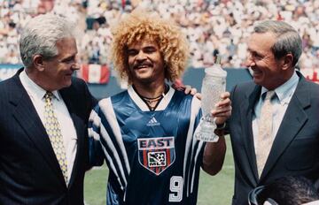 El Jugador del Año de la temporada de inauguración fue Carlos Valderrama del Tampa Bay Mutiny.  