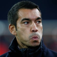 Otra 'fuga' en el staff de Guardiola en el City: Van Bronckhorst, cerca de China