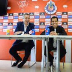 Omar Bravo se queda en Chivas