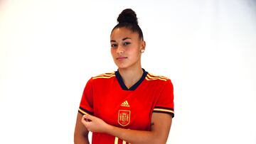 Carla Camacho con la camiseta de España.