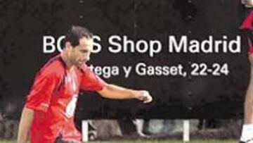 <b>CASI OK. </b>Petrov golpeó ayer el balón sin aparentes problemas.