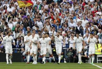 Los jugadores celebran el 1-0 de Nacho.