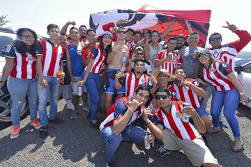 Los aficionados ya calientan el previo a la Final del Clausura 2017 que se disputará en el Estadio Chivas