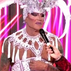 Kiko Matamoros sufre una aparatosa caída en directo