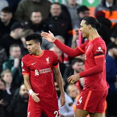 Van Dijk: “Díaz pone su calidad al servicio del equipo”