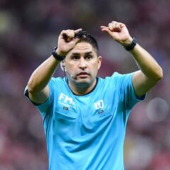 Los oscuros antecedentes que tiene Chivas con Oscar Mejía