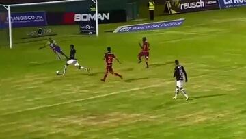 ¡Eludió al arquero!: El golazo de Gabriel Torres en Ecuador