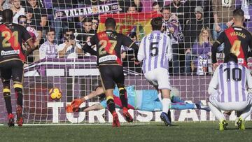 Dimitrievski para el penalti a Michel en Zorrilla.