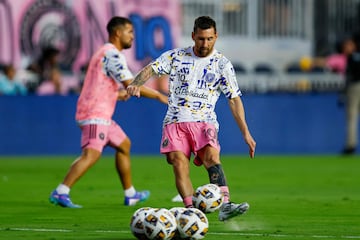 Inter Miami's Argentine forward #10 Lionel Messi warms up 