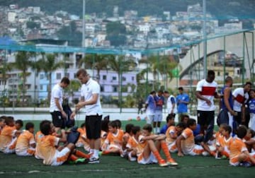 Los jugadores Jack Wilshere, Danny Welbeck and Adam Lallana.