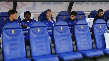 Barrera, en el banquillo entre Bagnack y Edu García en un partido de esta temporada.