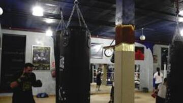 <b>BOXEO DE LUJO. </b>Cada vez son más los aficionados que aprovechan para boxear con Castillejo en su extraordinario gimnasio.