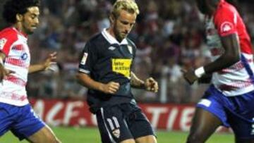 El Sevilla araña un punto pese a jugar una hora con uno menos