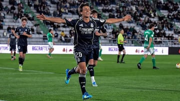 Pol Fortuny celebra su gol al Racing Ferrol con el Castilla.